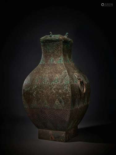 A superb malachite and copper-inlaid bronze vessel and cover...