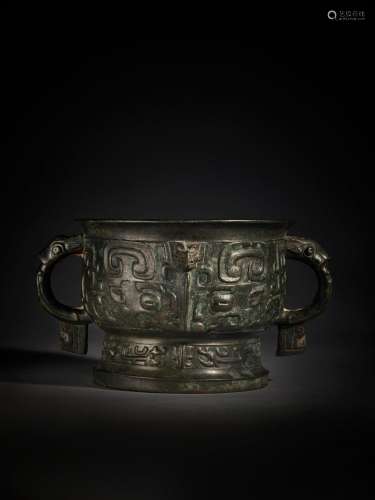 An archaic bronze ritual food vessel (Gui), Western Zhou dyn...