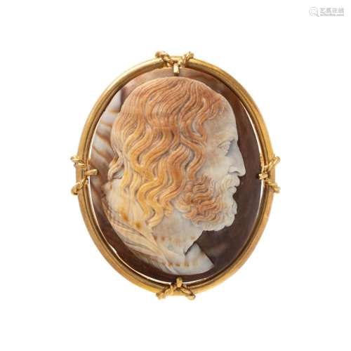YELLOW GOLD AND SHELL CAMEO BROOCH