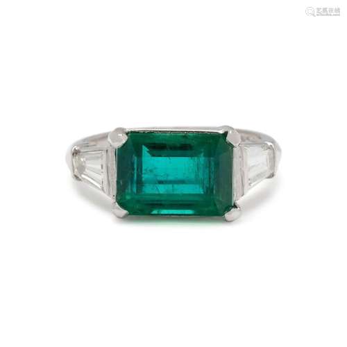 EMERALD AND DIAMOND RING