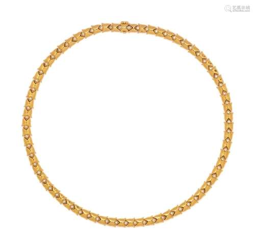 HENNELL, YELLOW GOLD AND DIAMOND NECKLACE