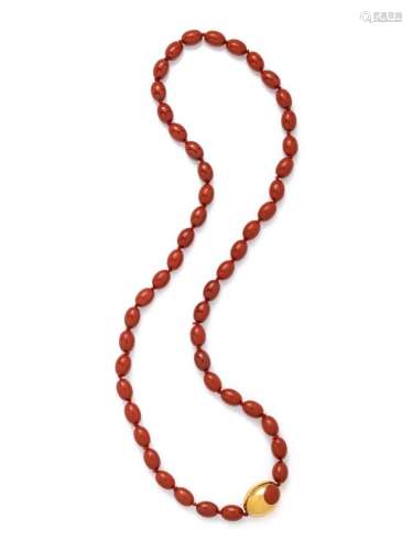 TIFFANY & CO., YELLOW GOLD AND JASPER BEAD NECKLACE