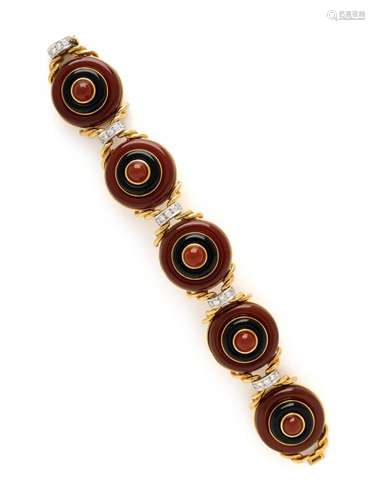 YELLOW GOLD, CARNELIAN, ONYX AND DIAMOND BRACELET