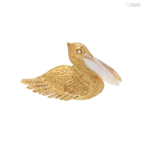 YELLOW GOLD, DIAMOND AND PEARL PELICAN BROOCH