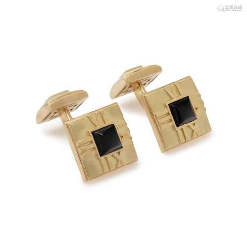 TIFFANY & CO., YELLOW GOLD AND ONYX  ATLAS  CUFFLINKS