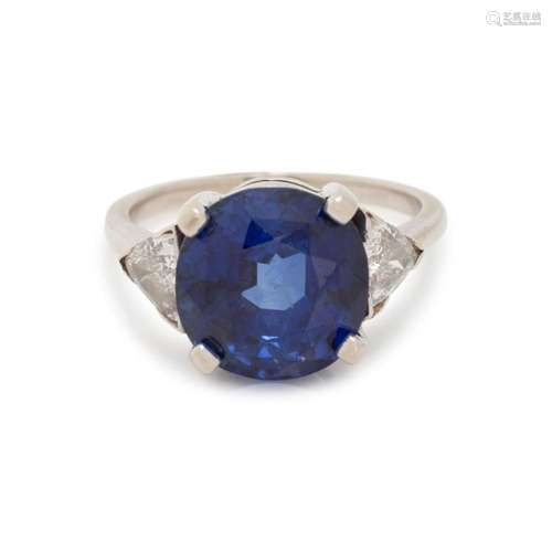 SAPPHIRE AND DIAMOND RING