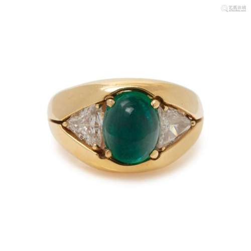 YELLOW GOLD, EMERALD AND DIAMOND RING AND JACKET