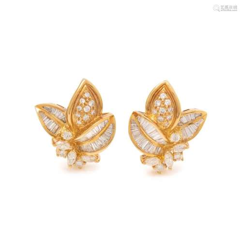 YELLOW GOLD AND DIAMOND EARCLIPS