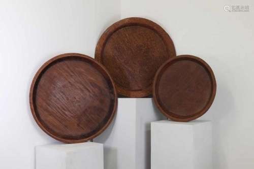 A graduated set of three offering bowls,
