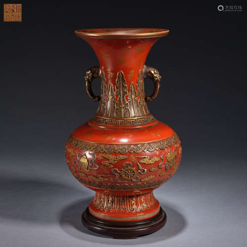 A handled gilt-decorated coral-red vase,Qing dynasty,Qianlon...