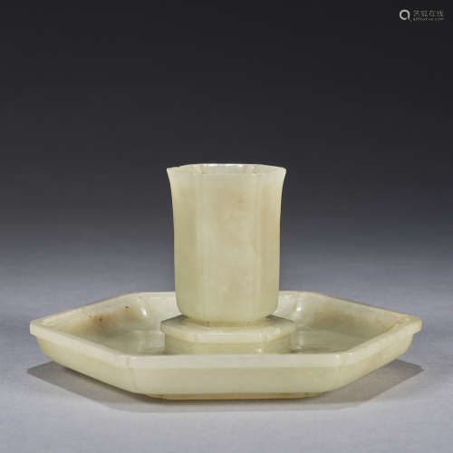 Delicate flower-shaped wine cup and hexagonal jade dish grou...