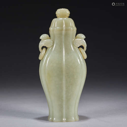 A bird-handled jade vase and cover,Qing dynasty