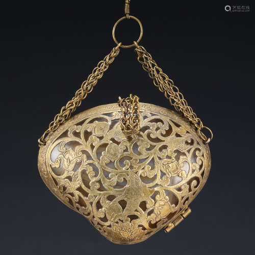 A gilt-silver shell shaped agate box and chained,Liao dynast...