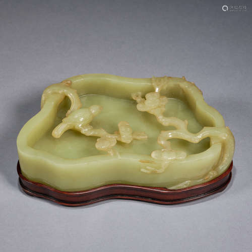 A jade 'magpies on plum tree branch' brush washer,Qing dynas...