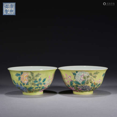 A pair of famille-rose green-ground 'floral' bowls, Qing dyn...