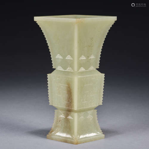 A jade Gu-form vase,Qing dynasty,height 19.5cm