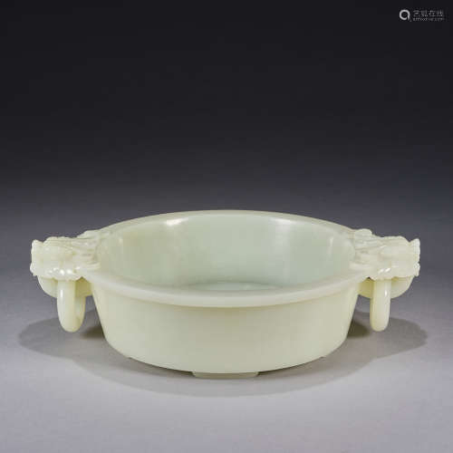 A dragon-handled jade bowl,Qing dynasty