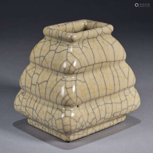 A Ge Kiln vase ,Song dynasty