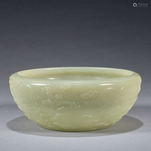 A finely carved jade bowl,Qing dynasty,diameter 13.2cm,heigh...