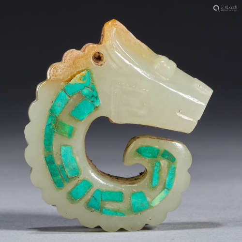 A turquoise-inlaid jade dragon pendant, Warring States