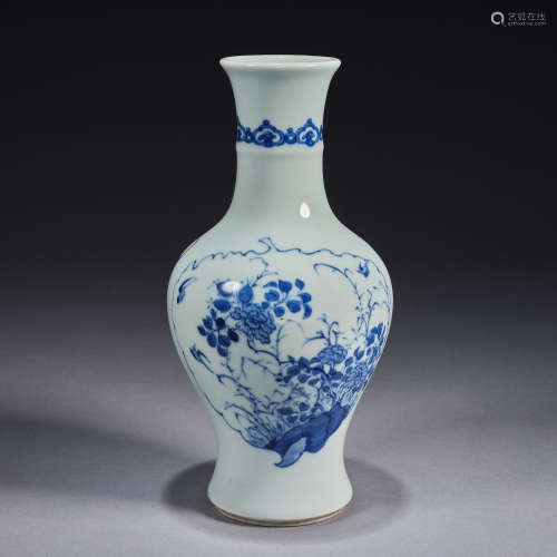 A blue and white 'floral' vase,Qing dynasty