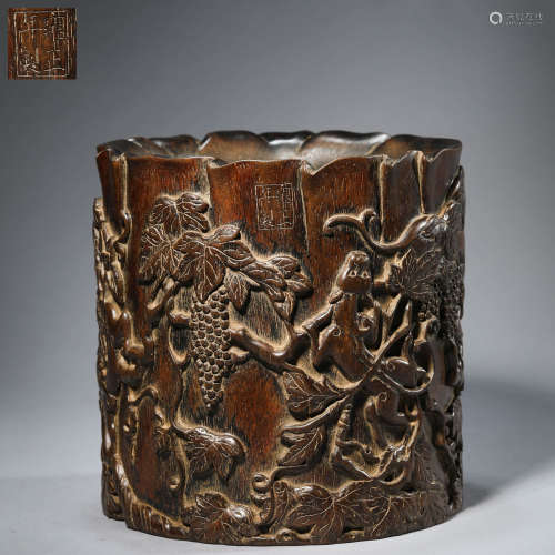 A carved wood brush pot,Qing dynasty,Yongzheng period