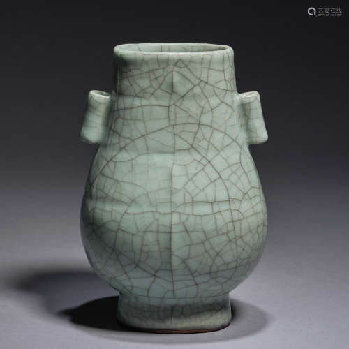 A 'Ge Kiln' vase ,Song dynasty