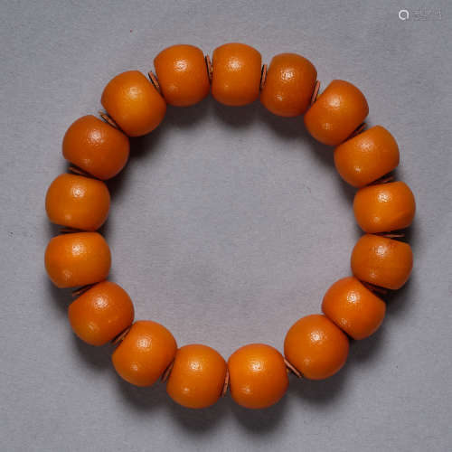 An amber beaded bracelet,Qing dynasty,17 beads,diameter 1.4c...