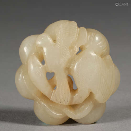 A small white jade of hat,Liao dynasty