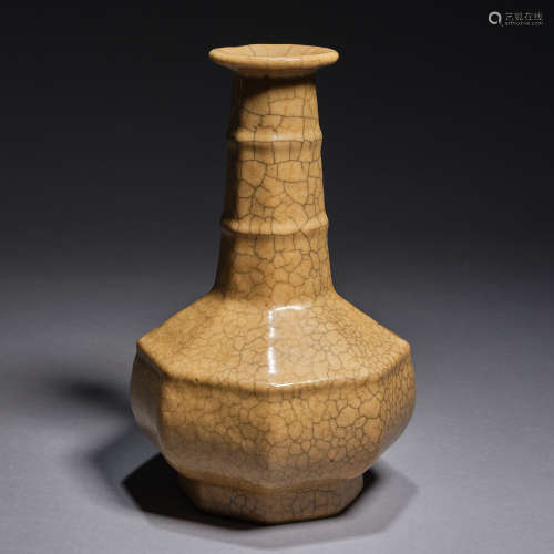 A 'Ge Kiln' vase ,Song dynasty