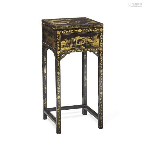 A CHINESE EXPORT GILT DECORATED AND LACQUERED DRESSING TABLE...