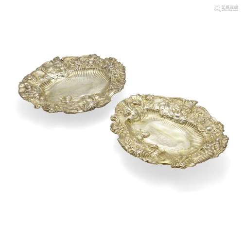 A PAIR CONTINENTAL SILVER-GILT REPOUSSÉ FOOTED DISHES appare...