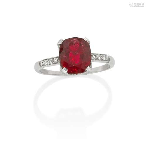 SPINEL AND DIAMOND RING, CIRCA 1920