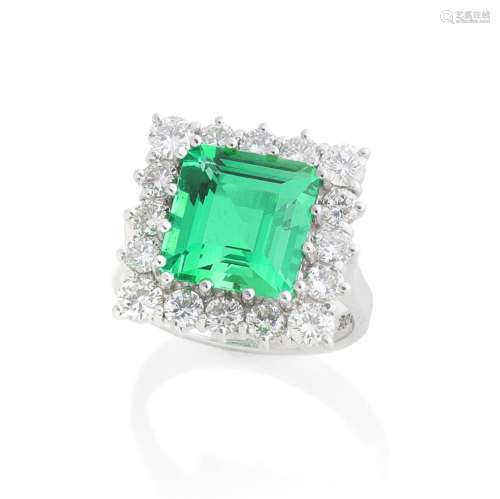 EMERALD AND DIAMOND CLUSTER RING