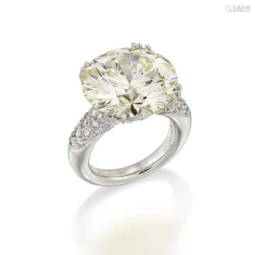 GRAFF: DIAMOND SINGLE-STONE RING