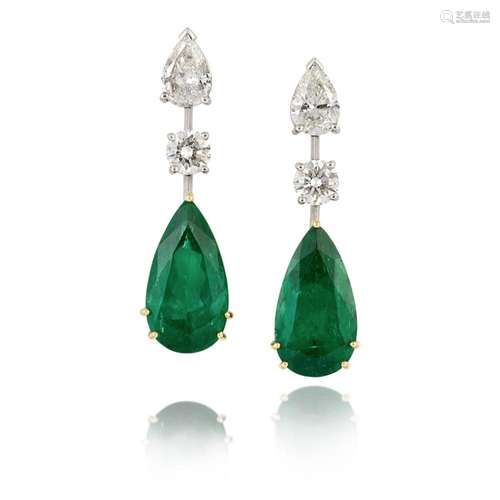 GRAFF: PAIR OF EMERALD AND DIAMOND PENDENT EARRINGS