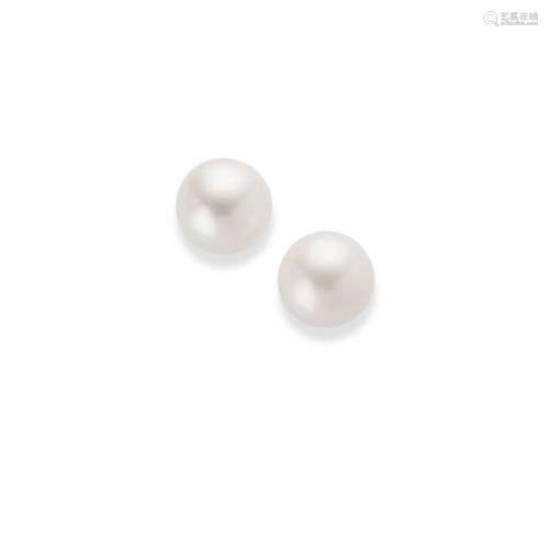 A pair of freshwater cultured pearl ear-studs