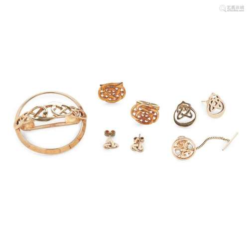 A collection of 9ct gold Celtic style jewellery
