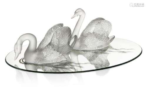 Lalique, <br />
 <br />
 Swan mirror centrepiece with 'Cigne...
