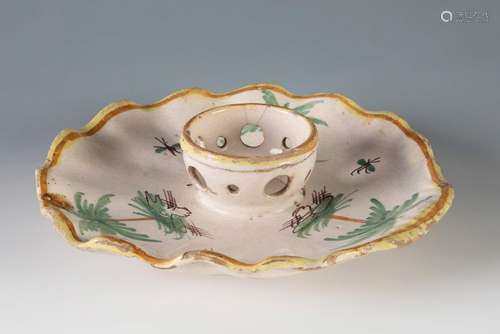 Mancerina de Alcora, ca.1800.Glazed ceramic.Lack of polychro...