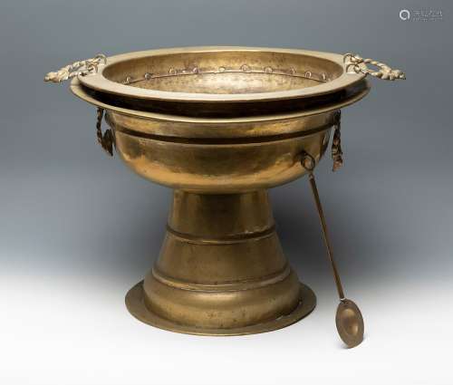 Spanish brazier, 19th century.Copper and gilt brass.Wear due...