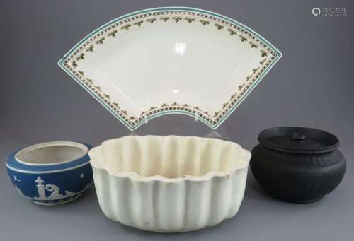 A group of early nineteenth century Spode wares, c. 1810-25....