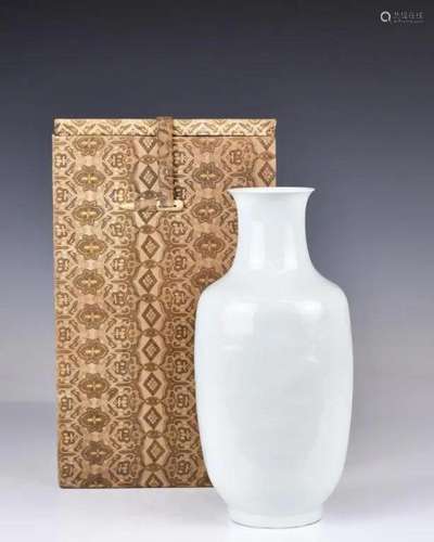 An Celadon-Glazed Incise Vase Xuanhe Mk w/Box