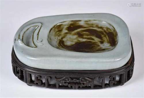 A Crackle Celadon-Glazed Inkstone w/Stand