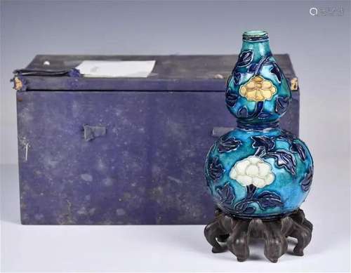 A Fahua-Glazed Gourd Vase w/Stand & Box