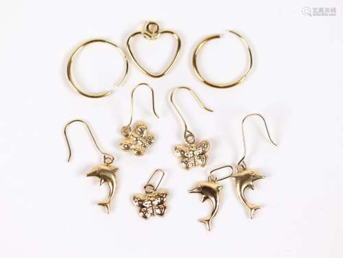 Paire de boucles d'oreilles et pendentif papillon en or jaun...