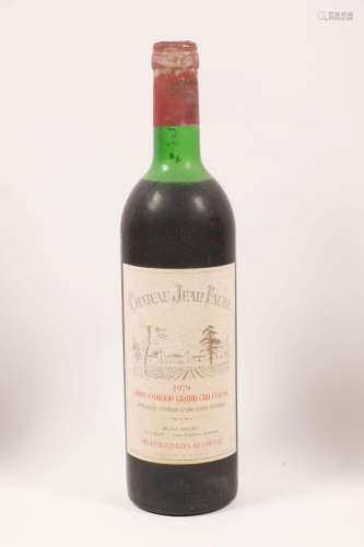 Une bouteille de Château Jean Faure (Saint Emilion) 1979