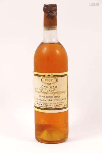 Une bouteille de Château Clos Haut-Peyraguey (Sauternes) 198...