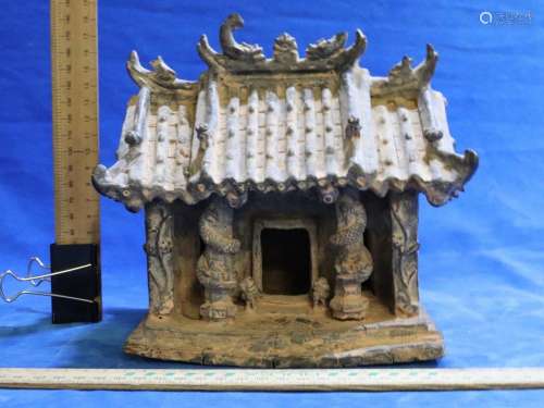 ANTIQUE CHINESE TERRACOTTA TEMPLE STATUE, WITH ARCHAIC FINIS...