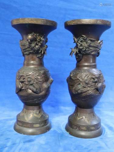 PAIR OF JAPANESE BRONZE VASES, MEIJI PERIOD, DECORATED WITH ...